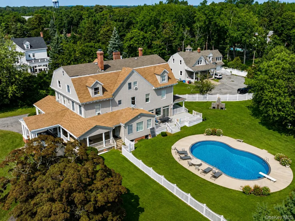 45 S Penataquit Avenue Bay Shore, NY 11706