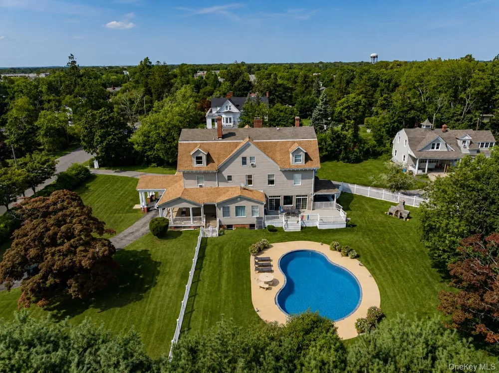 45 S Penataquit Avenue Bay Shore, NY 11706
