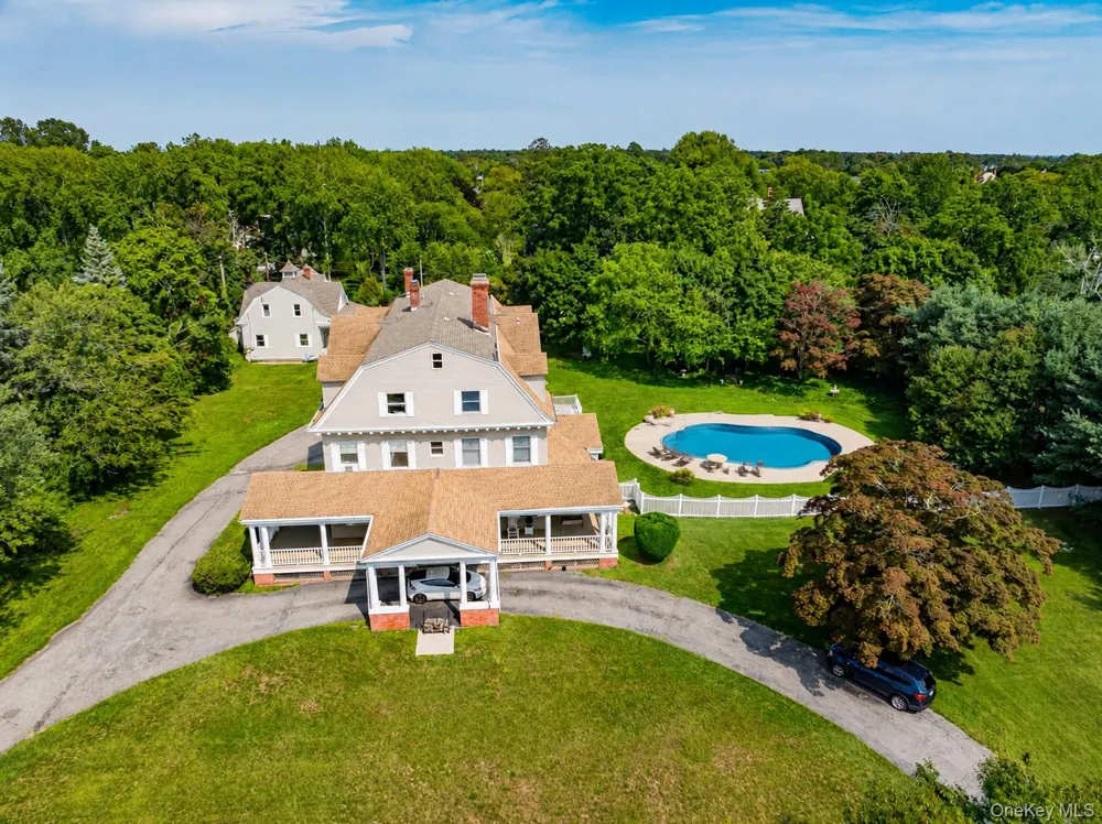 45 S Penataquit Avenue Bay Shore, NY 11706