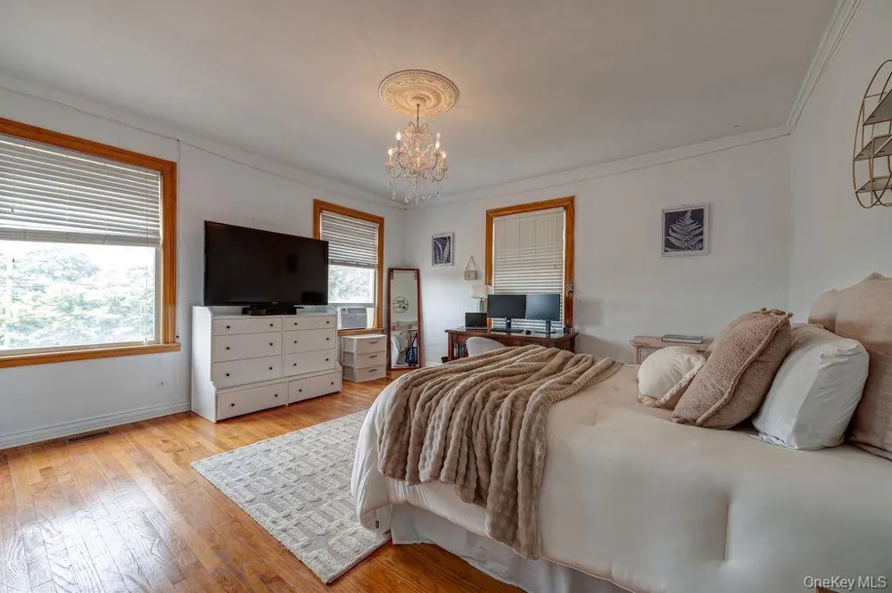 45 S Penataquit Avenue Bay Shore, NY 11706