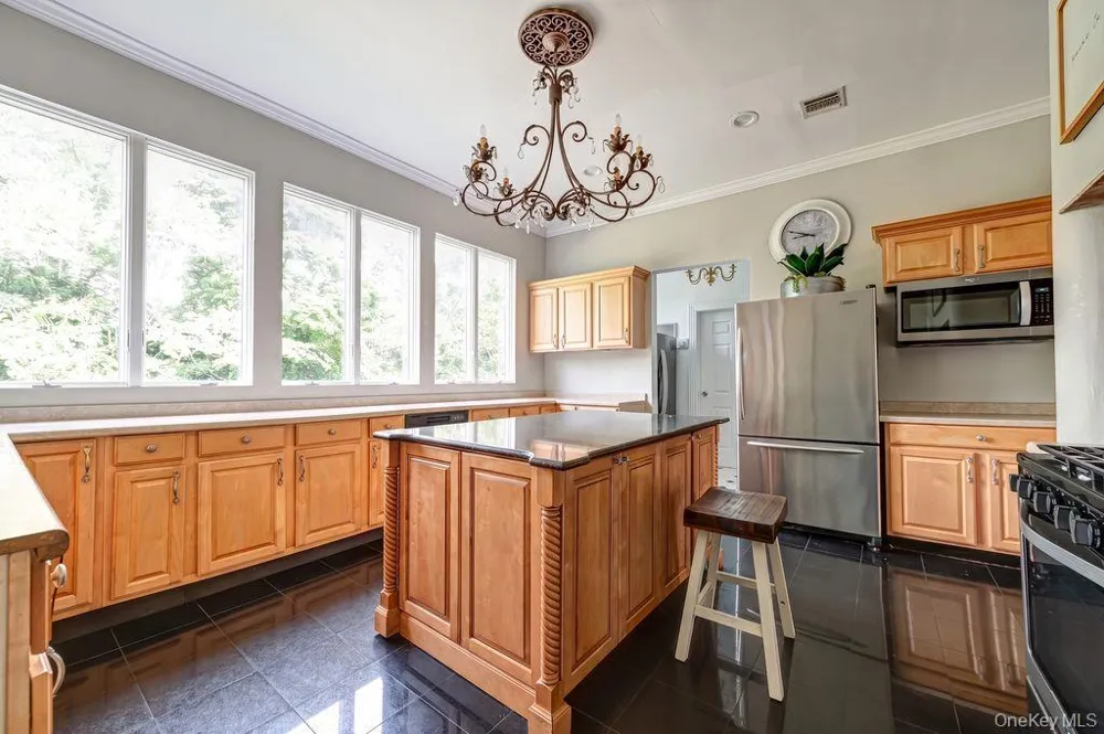 45 S Penataquit Avenue Bay Shore, NY 11706