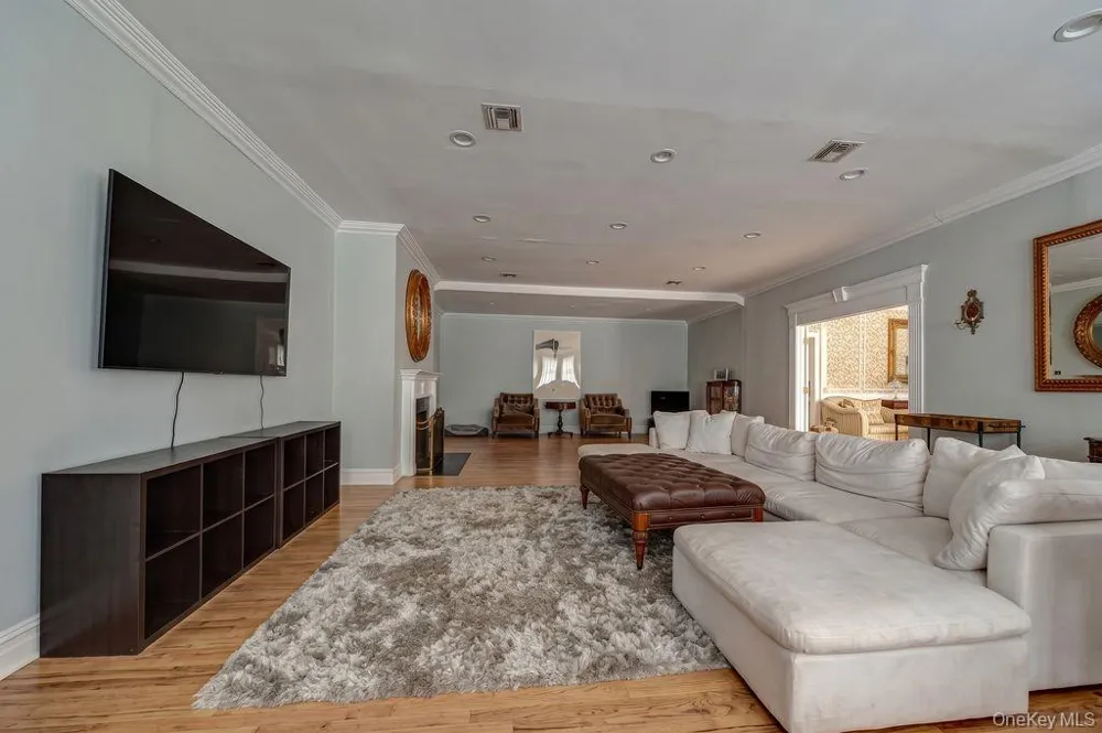 45 S Penataquit Avenue Bay Shore, NY 11706
