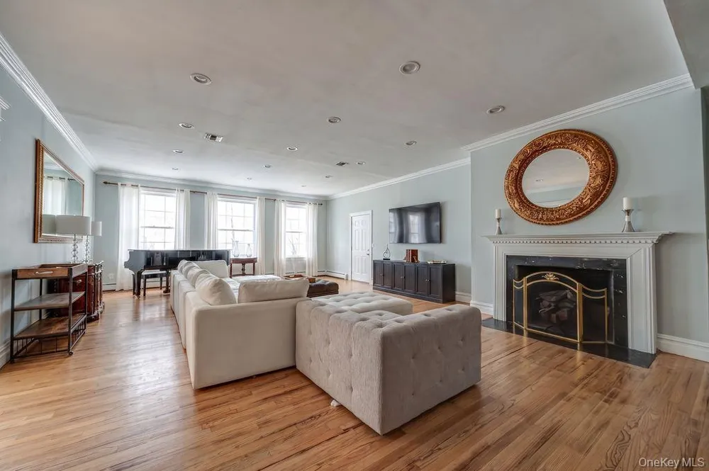 45 S Penataquit Avenue Bay Shore, NY 11706