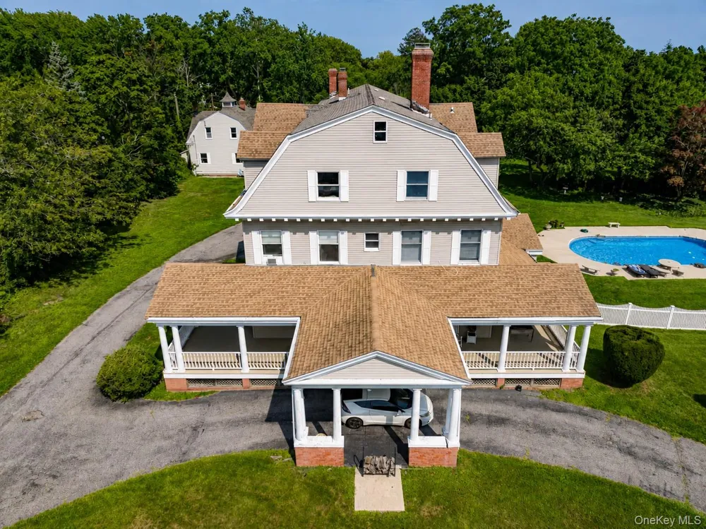 45 S Penataquit Avenue Bay Shore, NY 11706