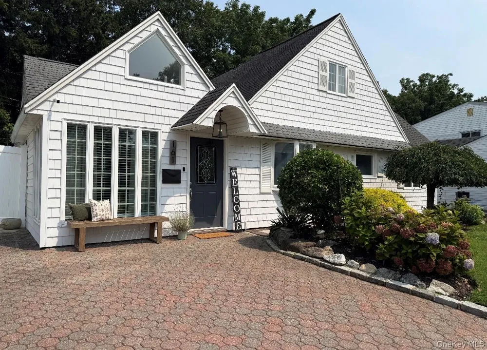 161 Friends Lane Westbury, NY 11590