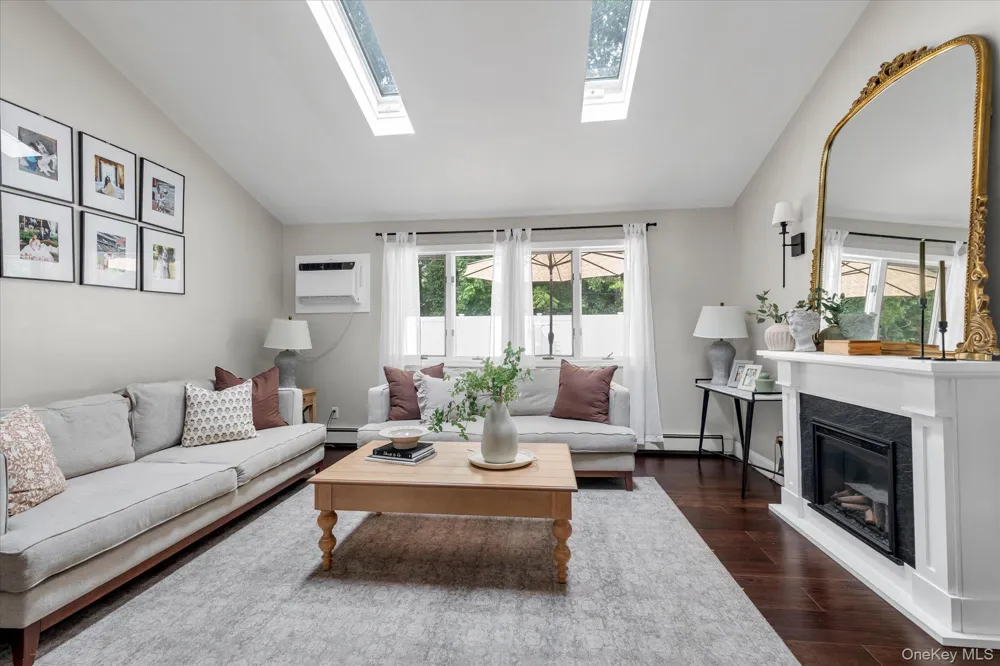 161 Friends Lane Westbury, NY 11590