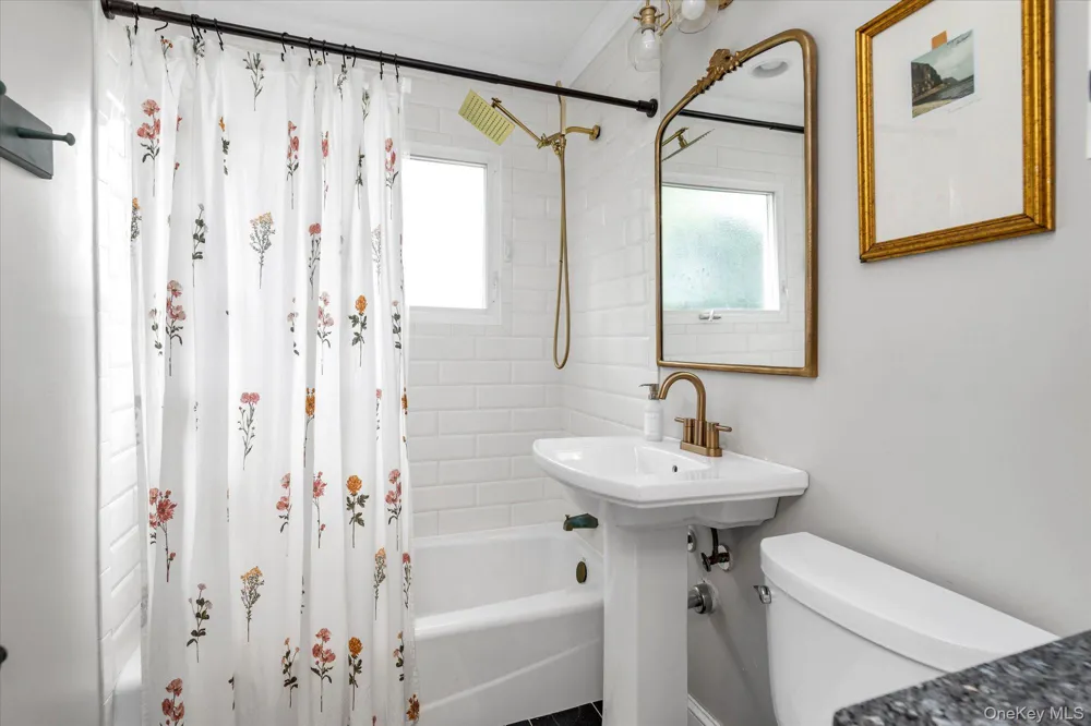 161 Friends Lane Westbury, NY 11590