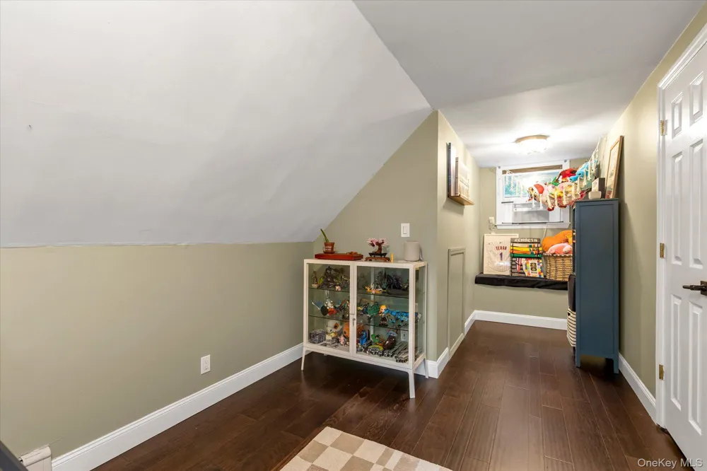 161 Friends Lane Westbury, NY 11590