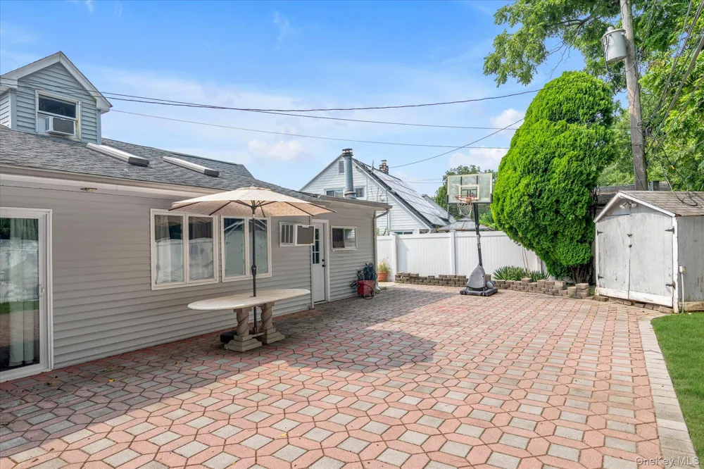 161 Friends Lane Westbury, NY 11590