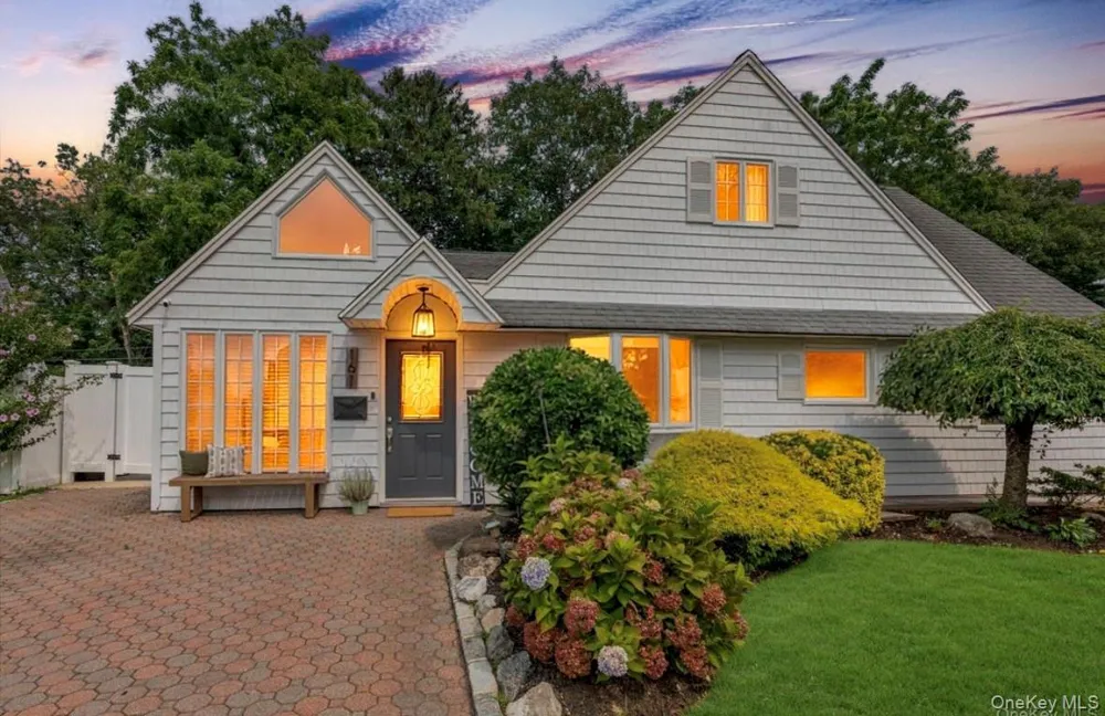 161 Friends Lane Westbury, NY 11590