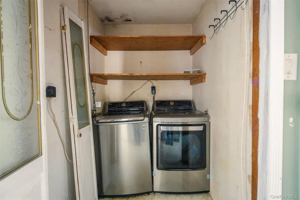 36 Schenk Drive Shirley, NY 11967