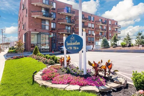 730 W Broadway #2J
