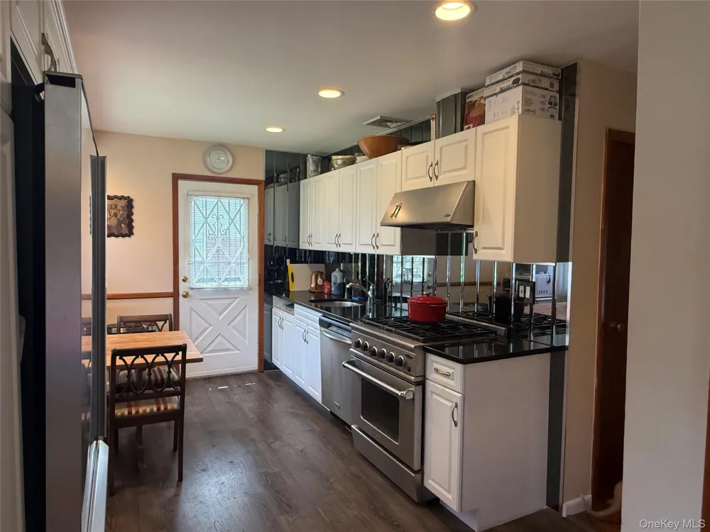 1612 Gardiner Drive Bay Shore, NY 11706