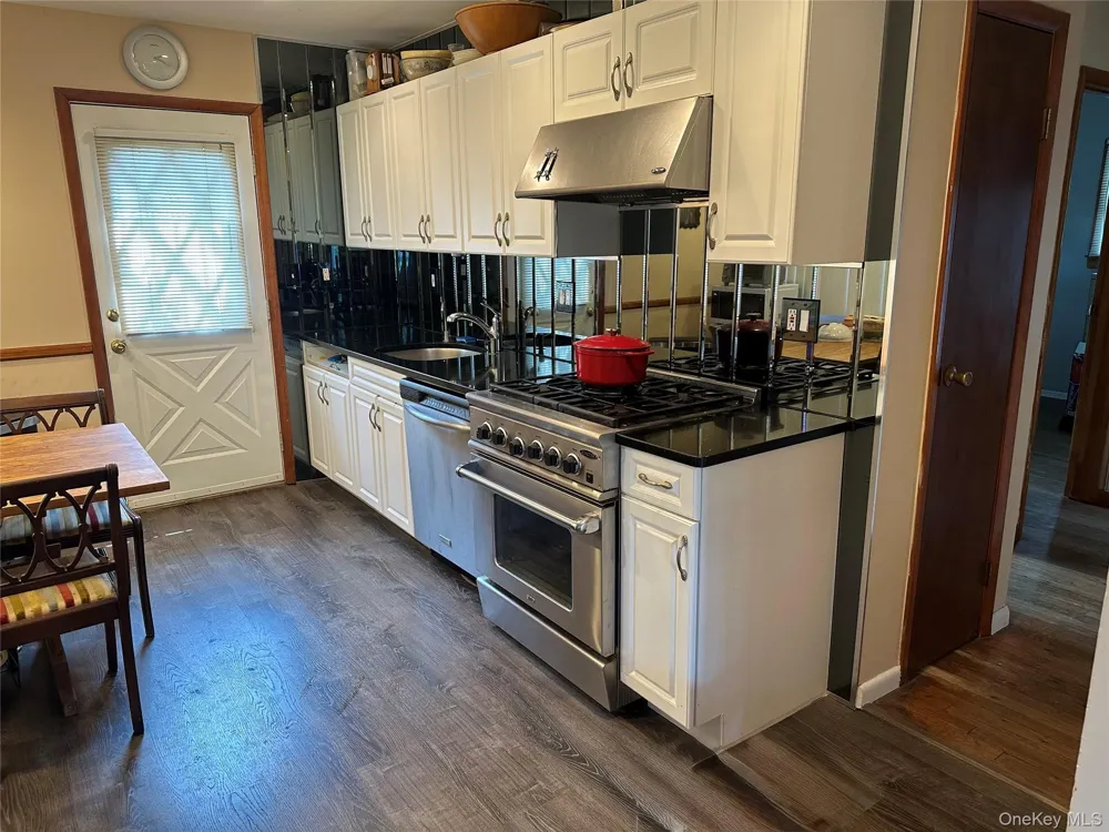 1612 Gardiner Drive Bay Shore, NY 11706