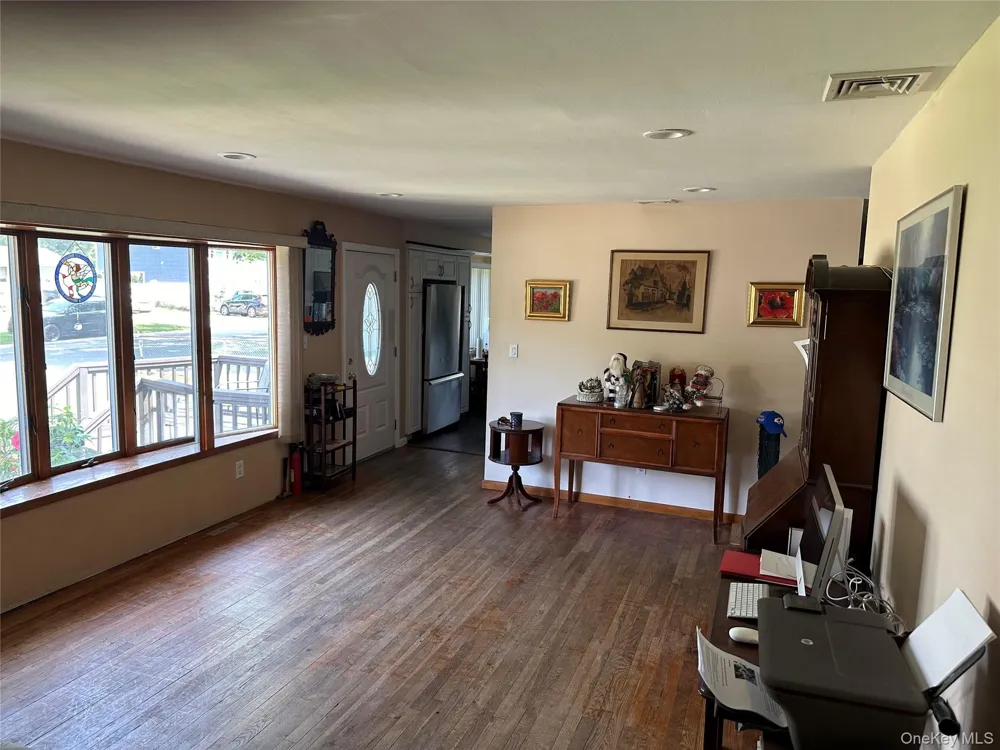1612 Gardiner Drive Bay Shore, NY 11706
