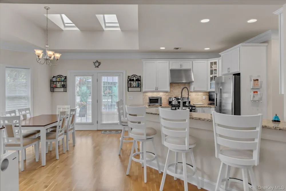 158 Stoneleigh Drive Riverhead, NY 11901