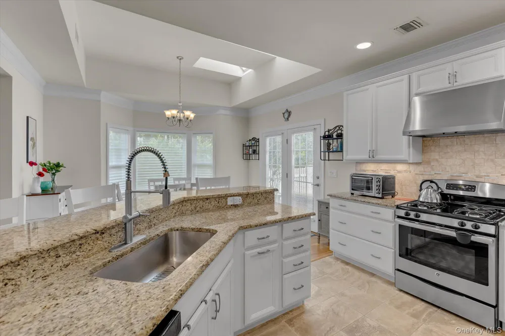 158 Stoneleigh Drive Riverhead, NY 11901