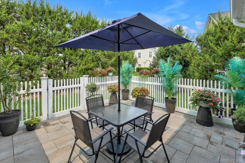 158 Stoneleigh Drive Riverhead, NY 11901