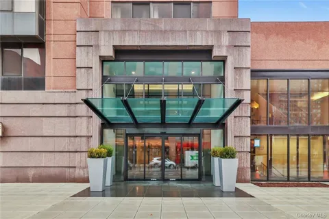 4 Martine Avenue #505