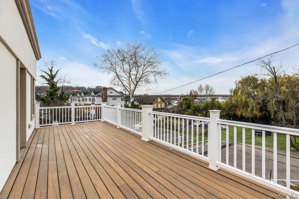 1431 Old Northern Boulevard #5 Roslyn, NY 11576
