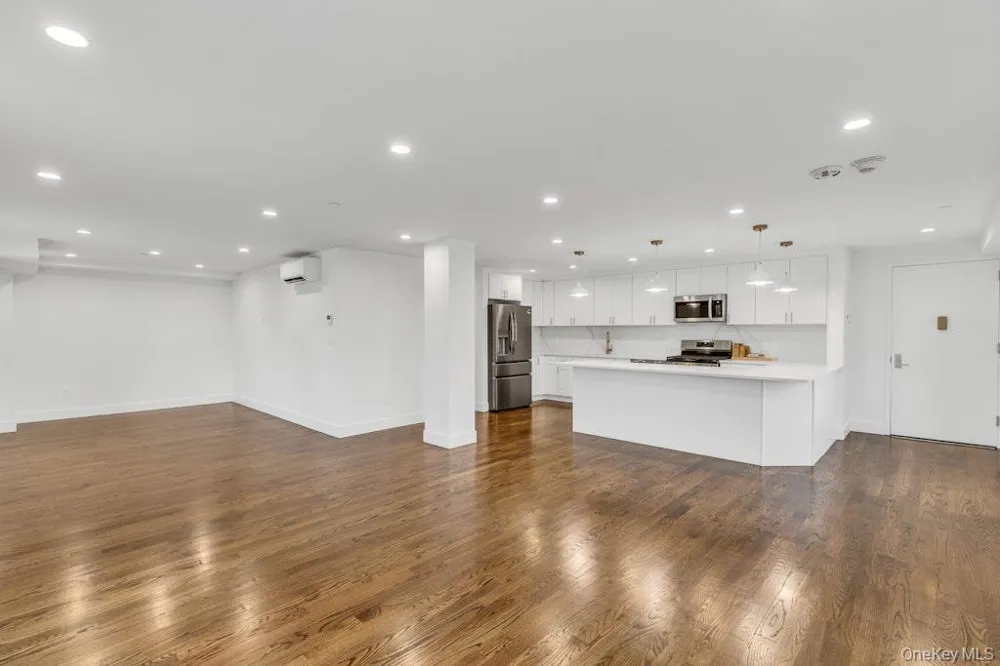 1431 Old Northern Boulevard #5 Roslyn, NY 11576