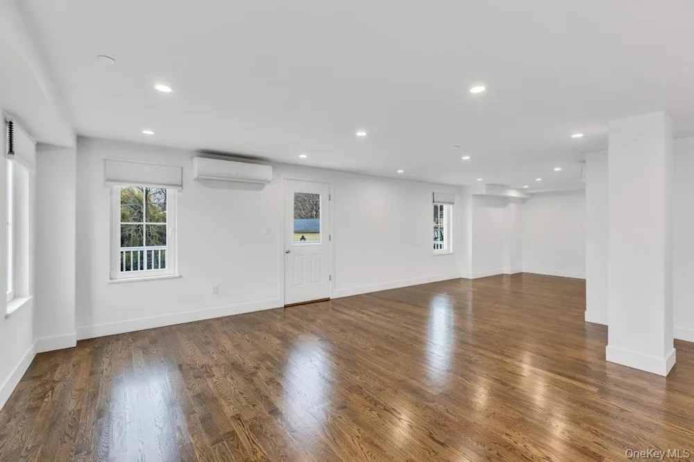 1431 Old Northern Boulevard #5 Roslyn, NY 11576