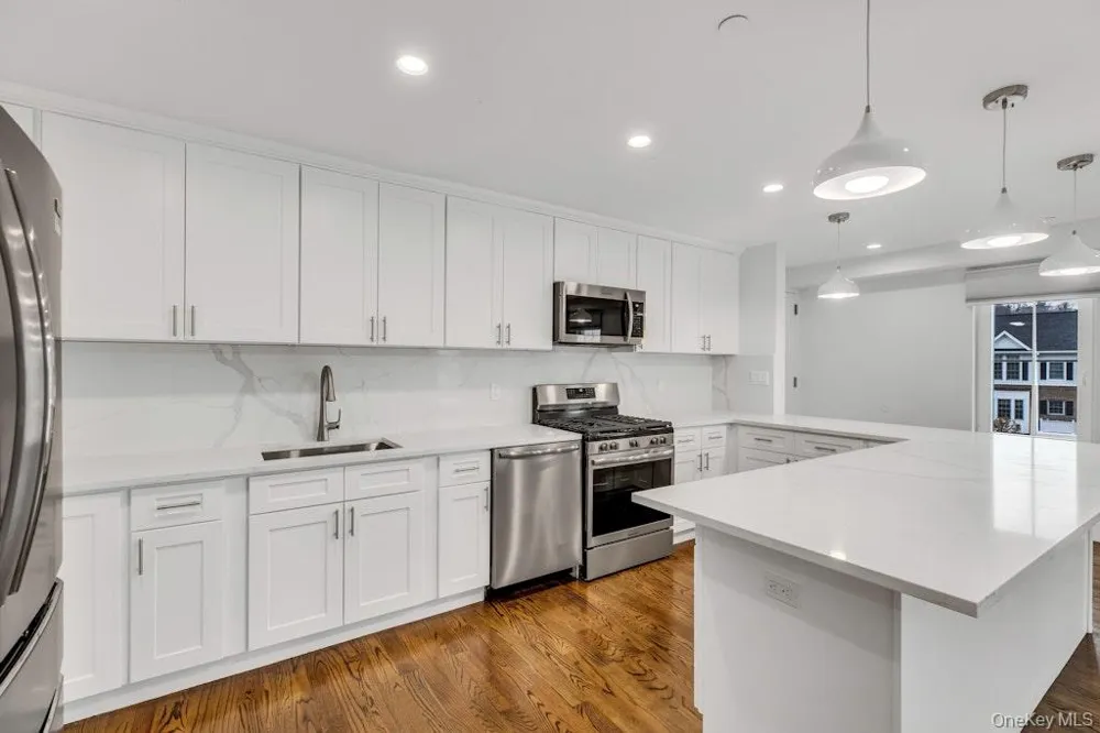 1431 Old Northern Boulevard #5 Roslyn, NY 11576