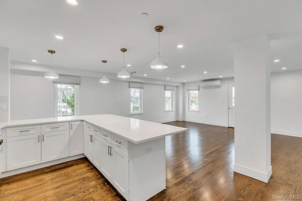 1431 Old Northern Boulevard #5 Roslyn, NY 11576
