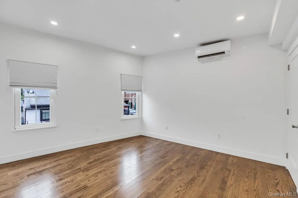 1431 Old Northern Boulevard #5 Roslyn, NY 11576
