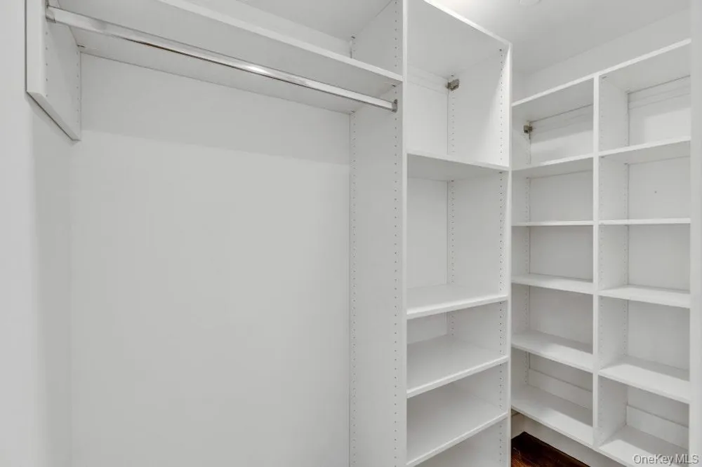 1431 Old Northern Boulevard #5 Roslyn, NY 11576