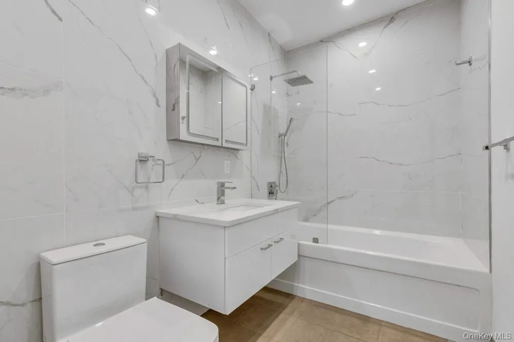 1431 Old Northern Boulevard #5 Roslyn, NY 11576