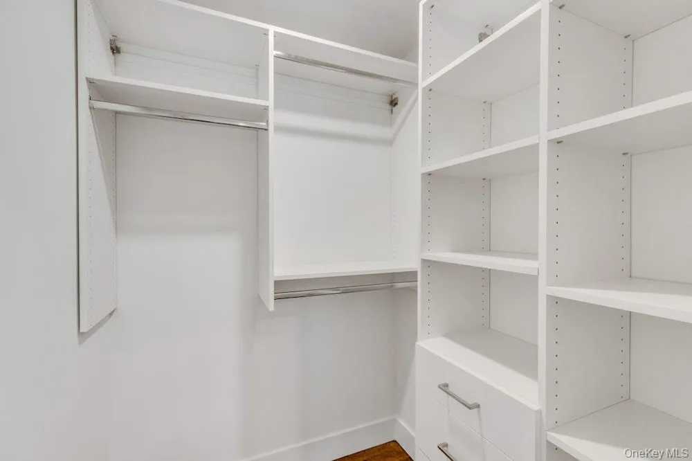 1431 Old Northern Boulevard #5 Roslyn, NY 11576
