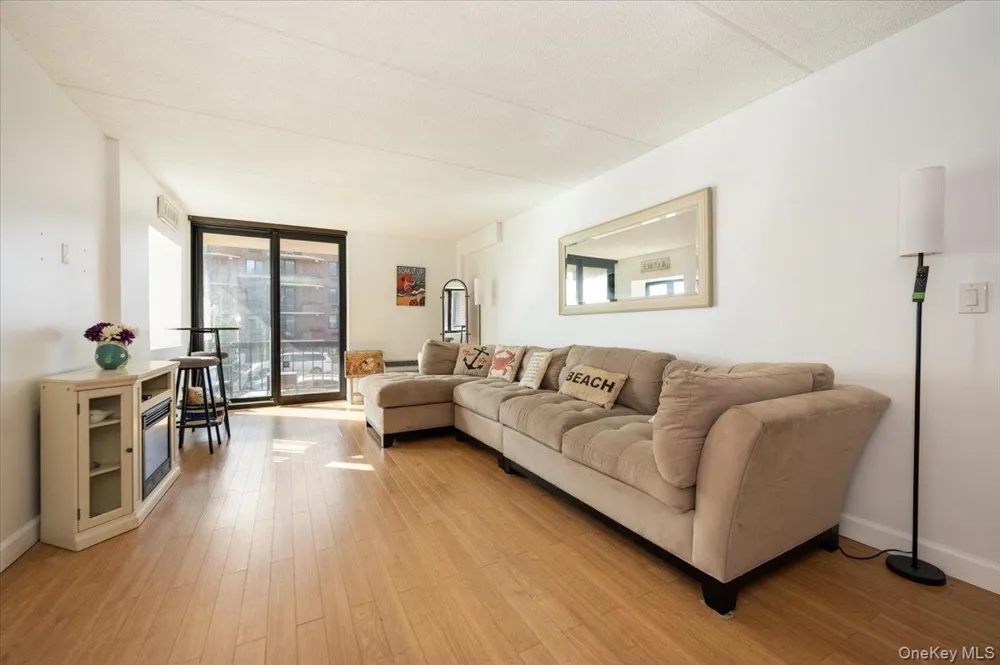 730 W Broadway #2J Long Beach, NY 11561