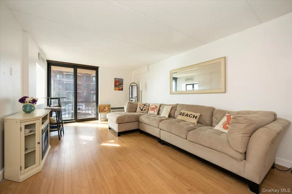 730 W Broadway #2J Long Beach, NY 11561