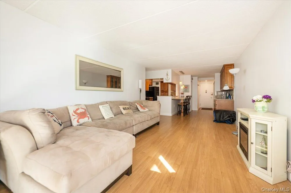 730 W Broadway #2J Long Beach, NY 11561