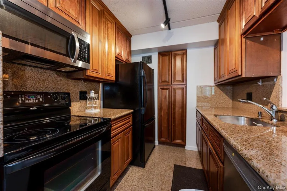 730 W Broadway #2J Long Beach, NY 11561