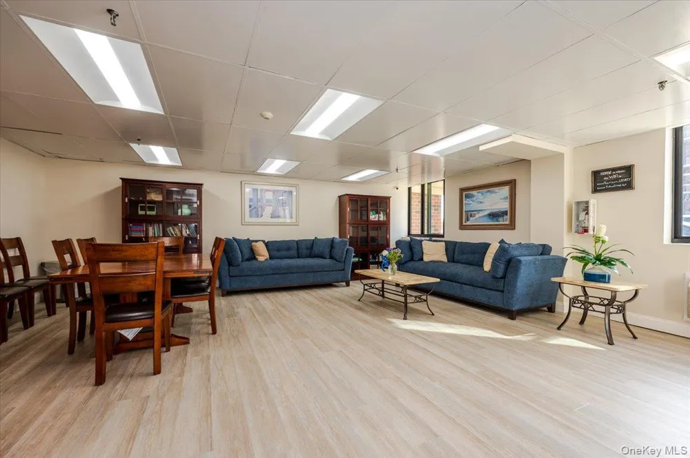 730 W Broadway #2J Long Beach, NY 11561