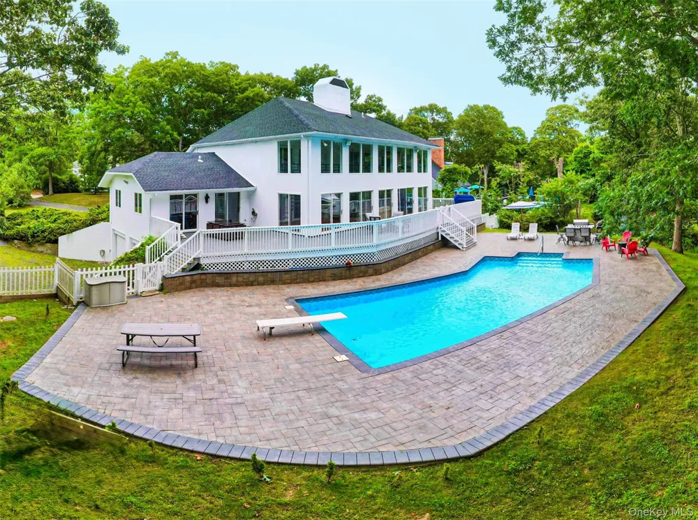 19 Bay Woods Drive Hampton Bays, NY 11946