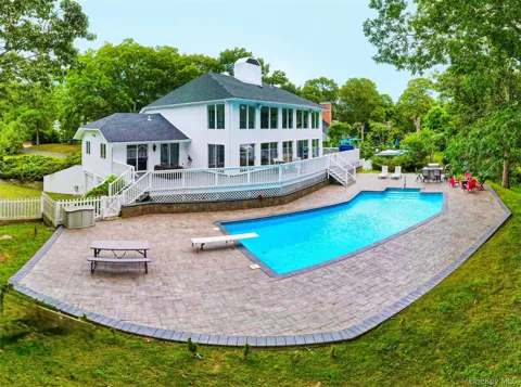 19 Bay Woods Drive