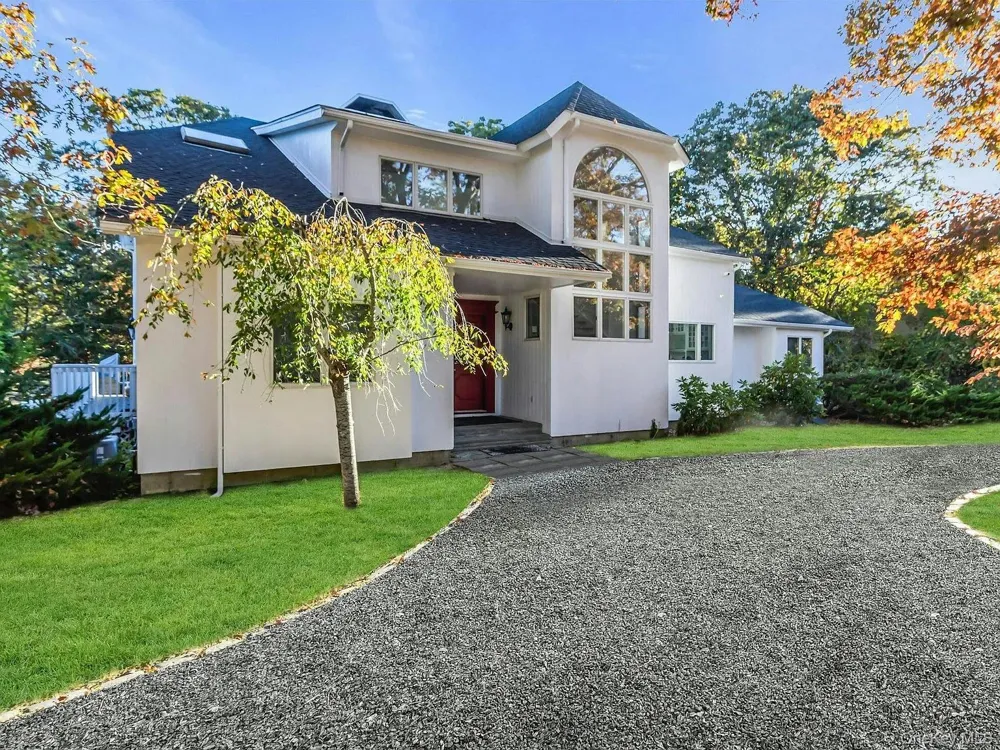 19 Bay Woods Drive Hampton Bays, NY 11946