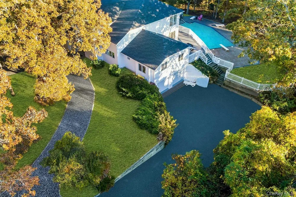 19 Bay Woods Drive Hampton Bays, NY 11946