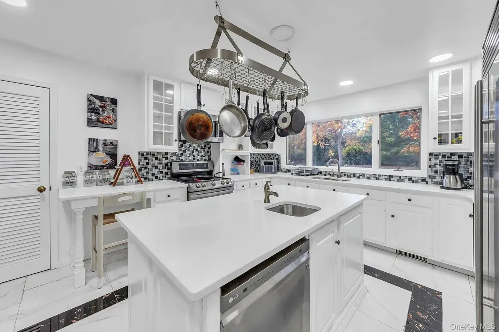 19 Bay Woods Drive Hampton Bays, NY 11946