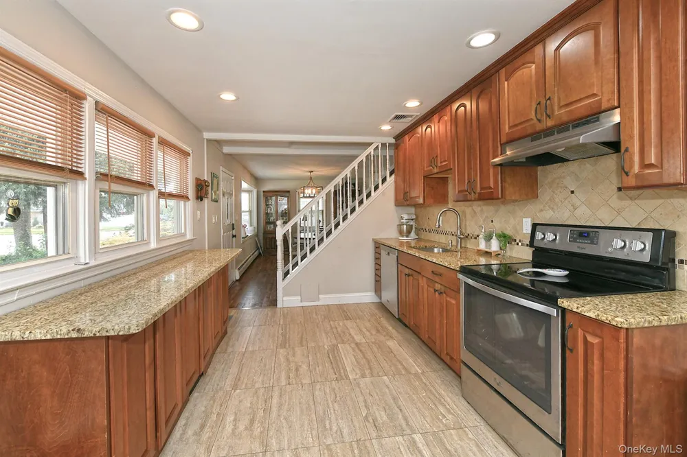 53 Periwinkle Road Levittown, NY 11756