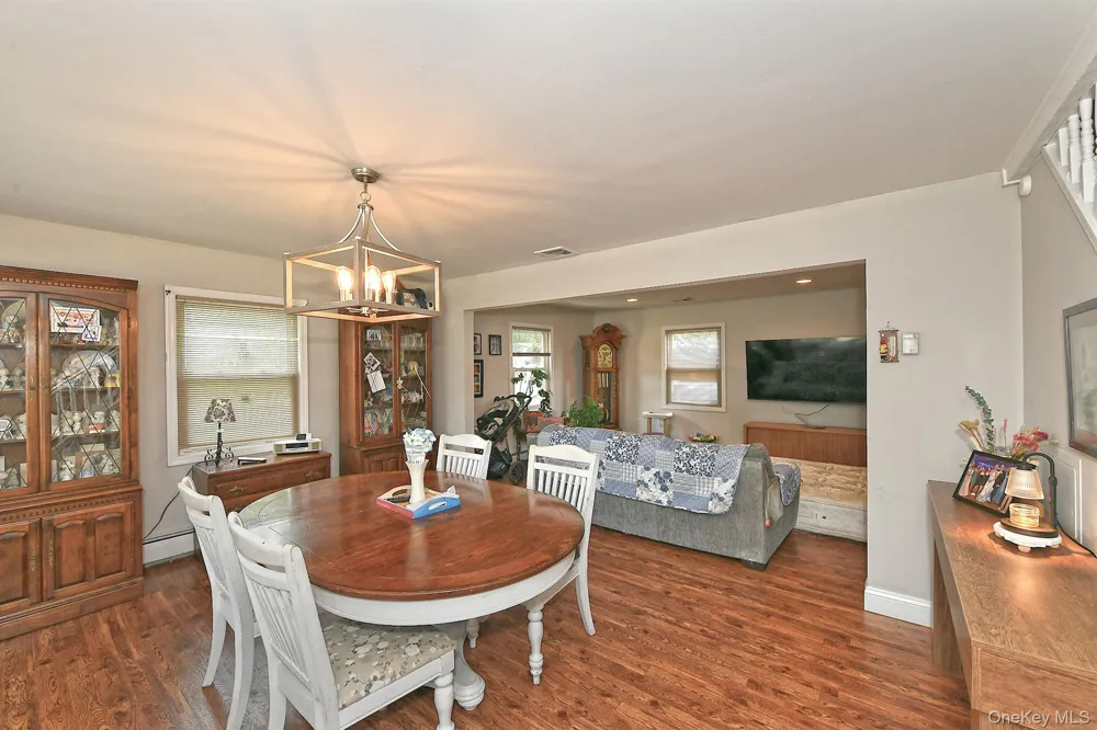 53 Periwinkle Road Levittown, NY 11756