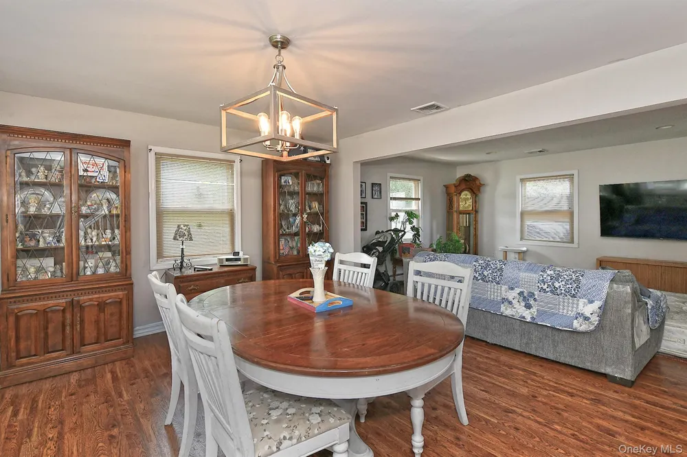 53 Periwinkle Road Levittown, NY 11756