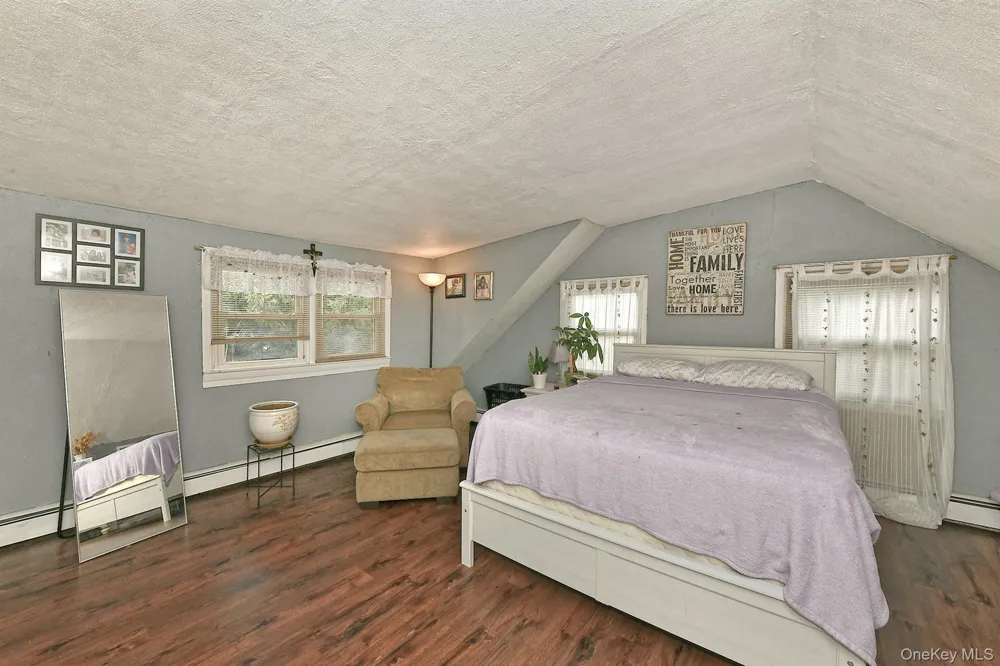 53 Periwinkle Road Levittown, NY 11756