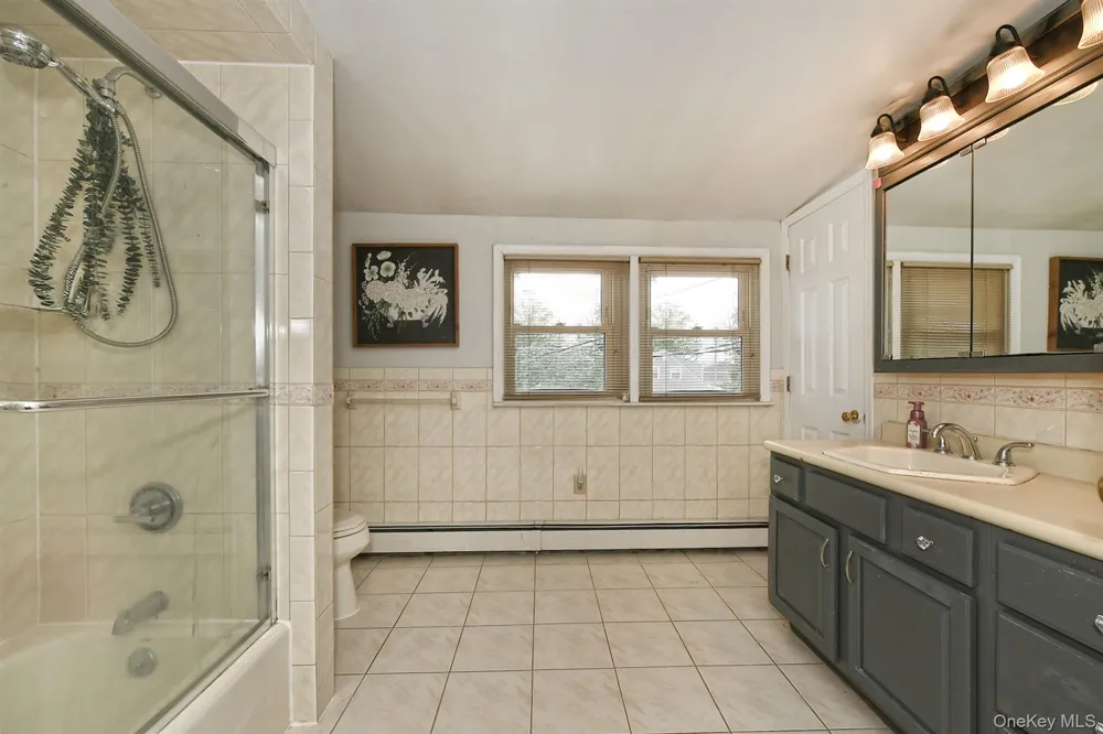 53 Periwinkle Road Levittown, NY 11756