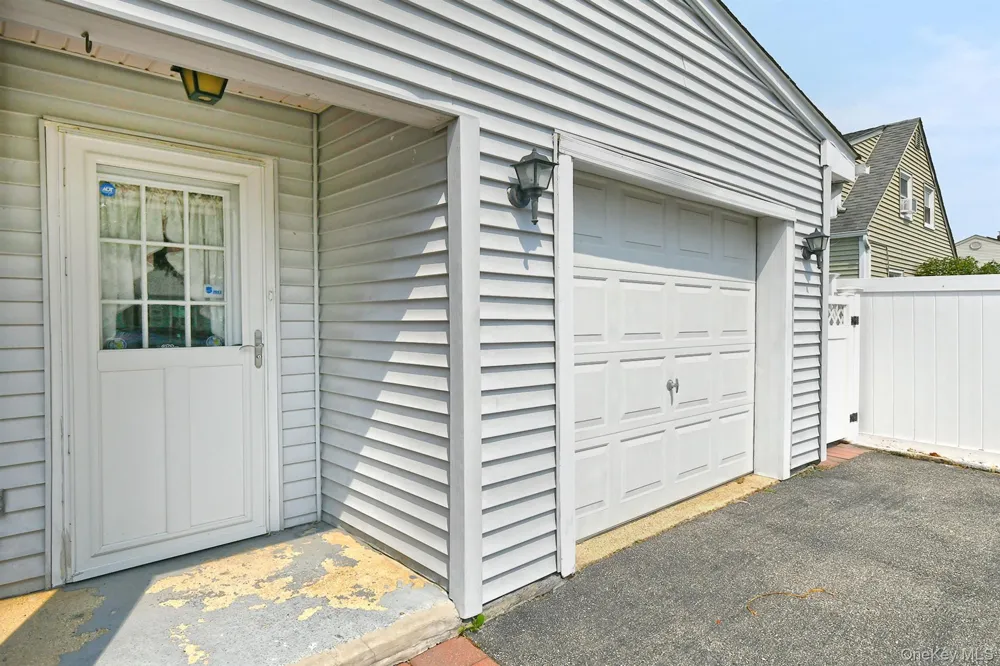 53 Periwinkle Road Levittown, NY 11756