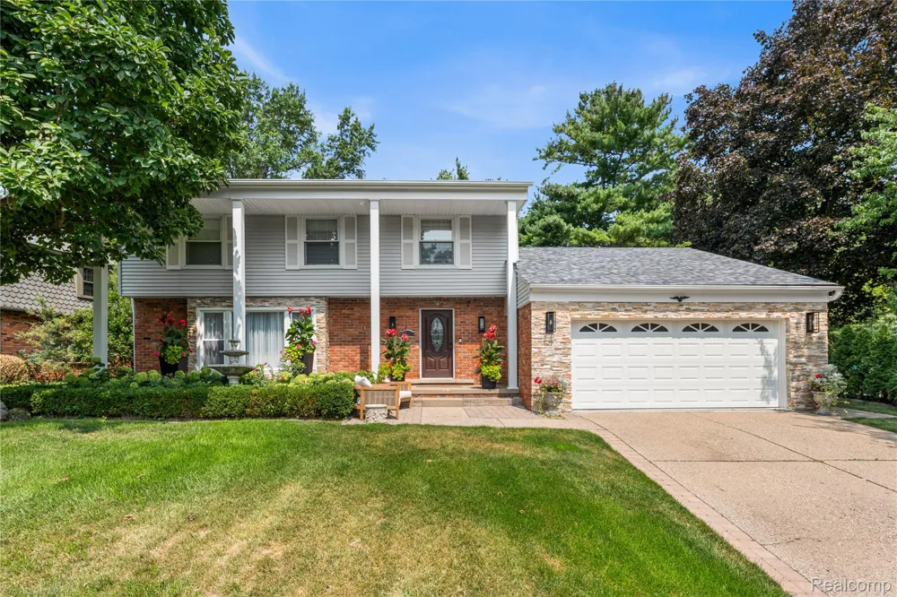 3325 Newgate Drive Troy City, MI 48084