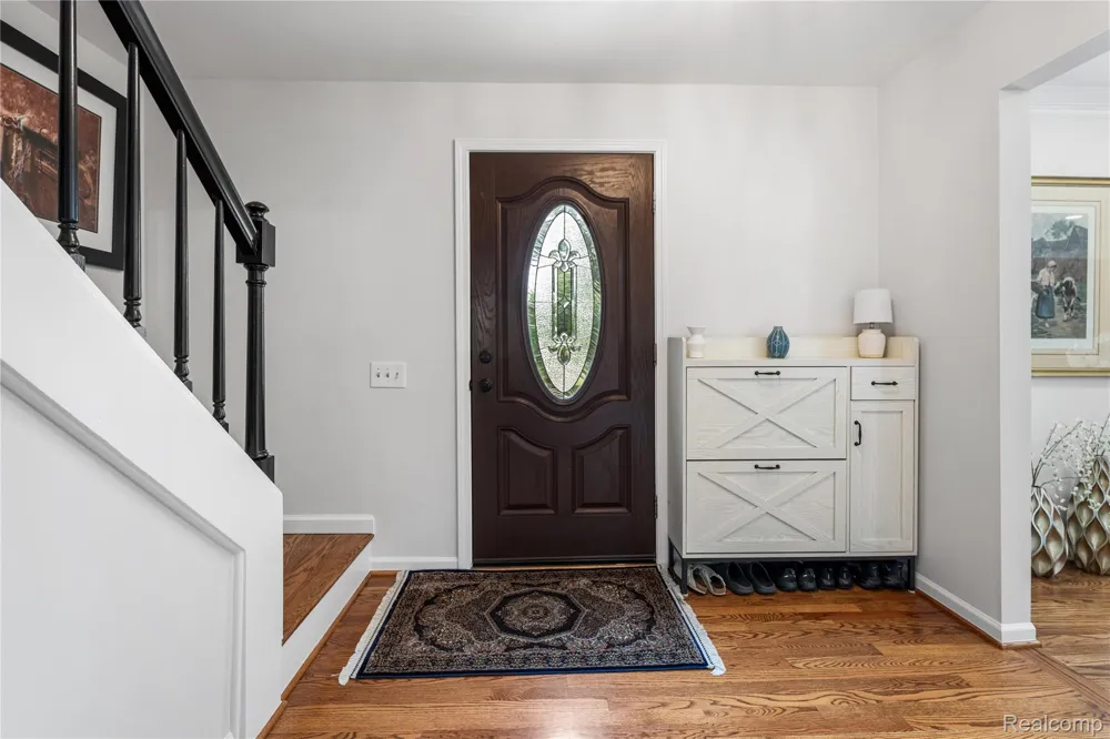 3325 Newgate Drive Troy City, MI 48084